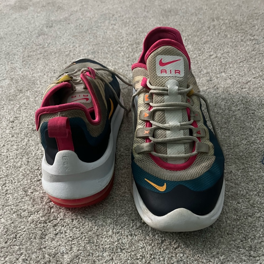 Nike Air Max Retro Looking Size 9.5 Sneakers